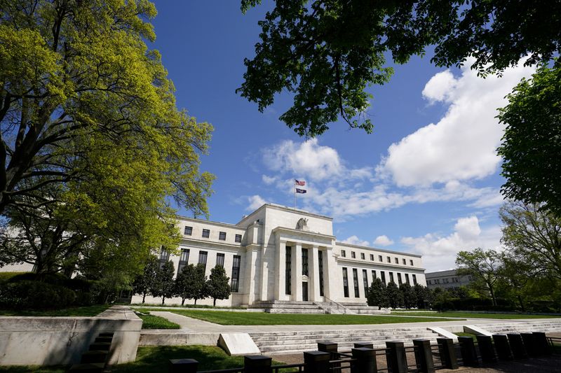 Fed Pause Looms: Job Market Slows, Global Impact Fed Pause Looms: Job Market Slows, Global Impact