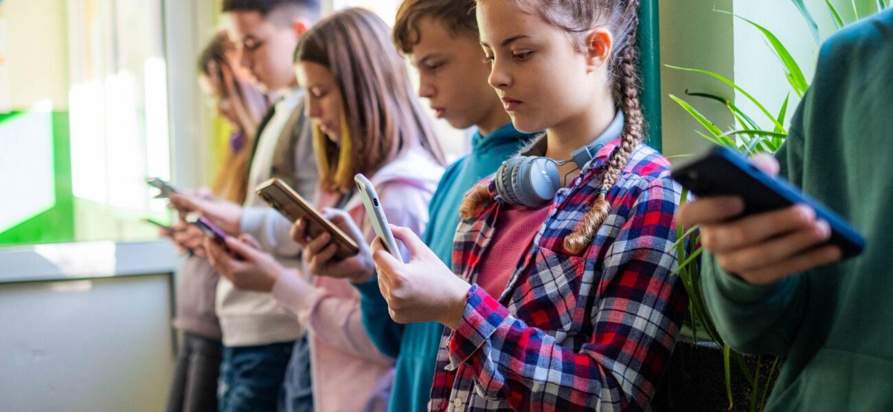 France Implements Nationwide Social Media Ban for Minors Under 15 France Implements Nationwide Social Media Ban for Minors Under 15