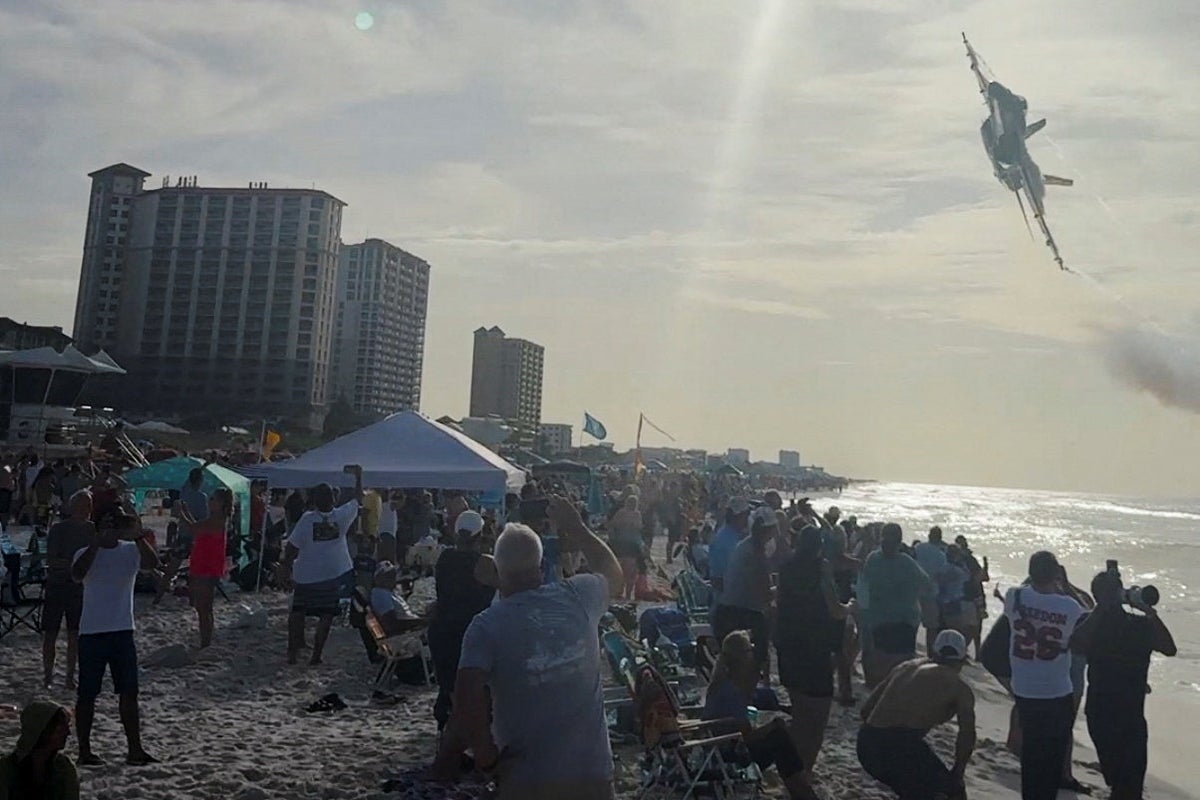 Controversial US Navy Flyover: Trump’s Supporters Defend Blue Angels Incident