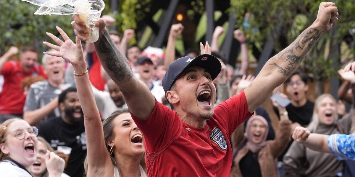 England’s World Cup Journey Boosts UK Pubs, Shops, and Restaurants England’s World Cup Journey Boosts UK Pubs, Shops, and Restaurants