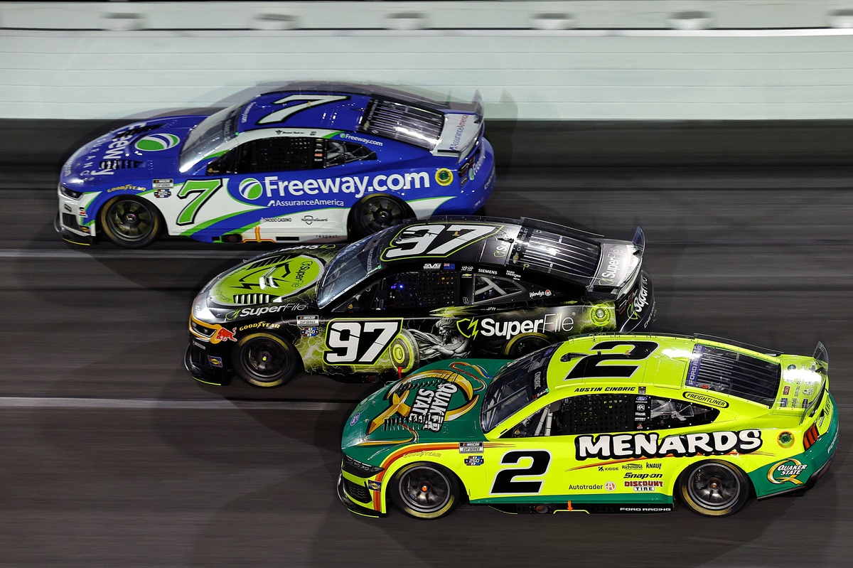 NASCAR’s Grinding Duel: Hamlin Fights Reddick, but Ghosts Linger on the Track