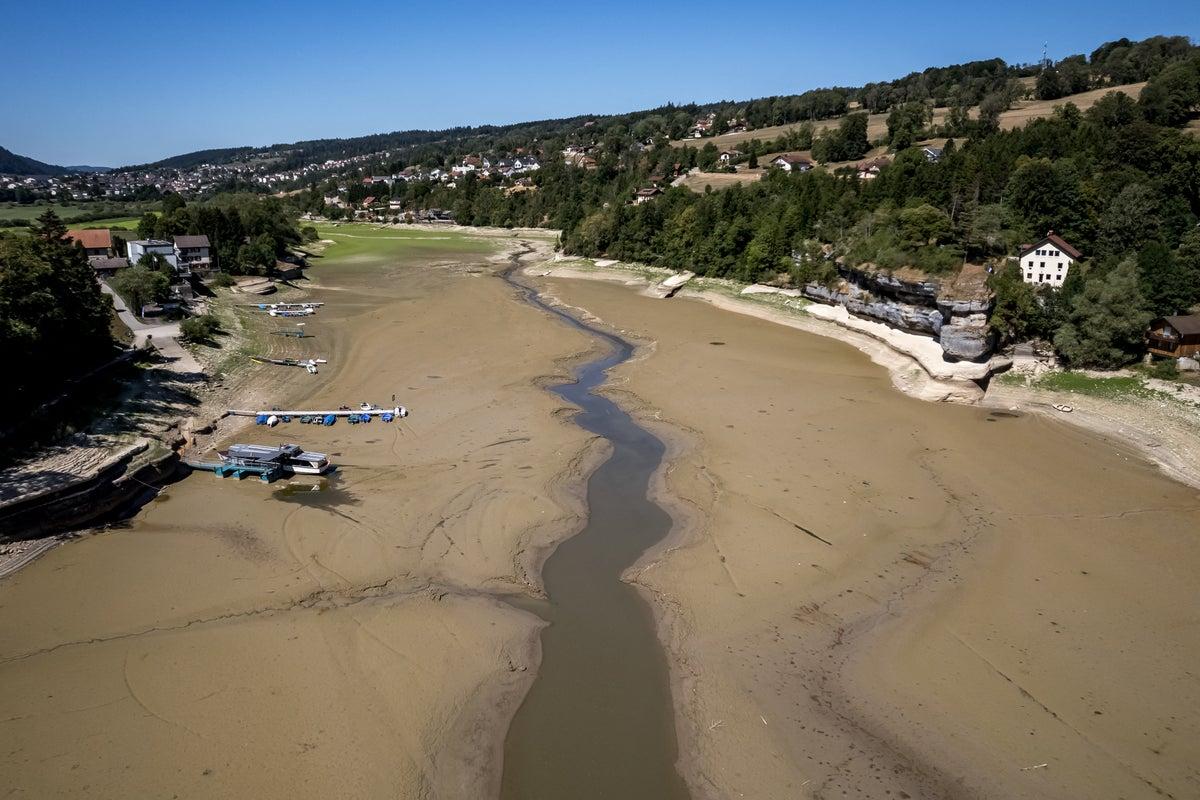 Instagram-Famous Swiss Border Lake Dries Up Amid Brutal Heatwaves Instagram-Famous Swiss Border Lake Dries Up Amid Brutal Heatwaves
