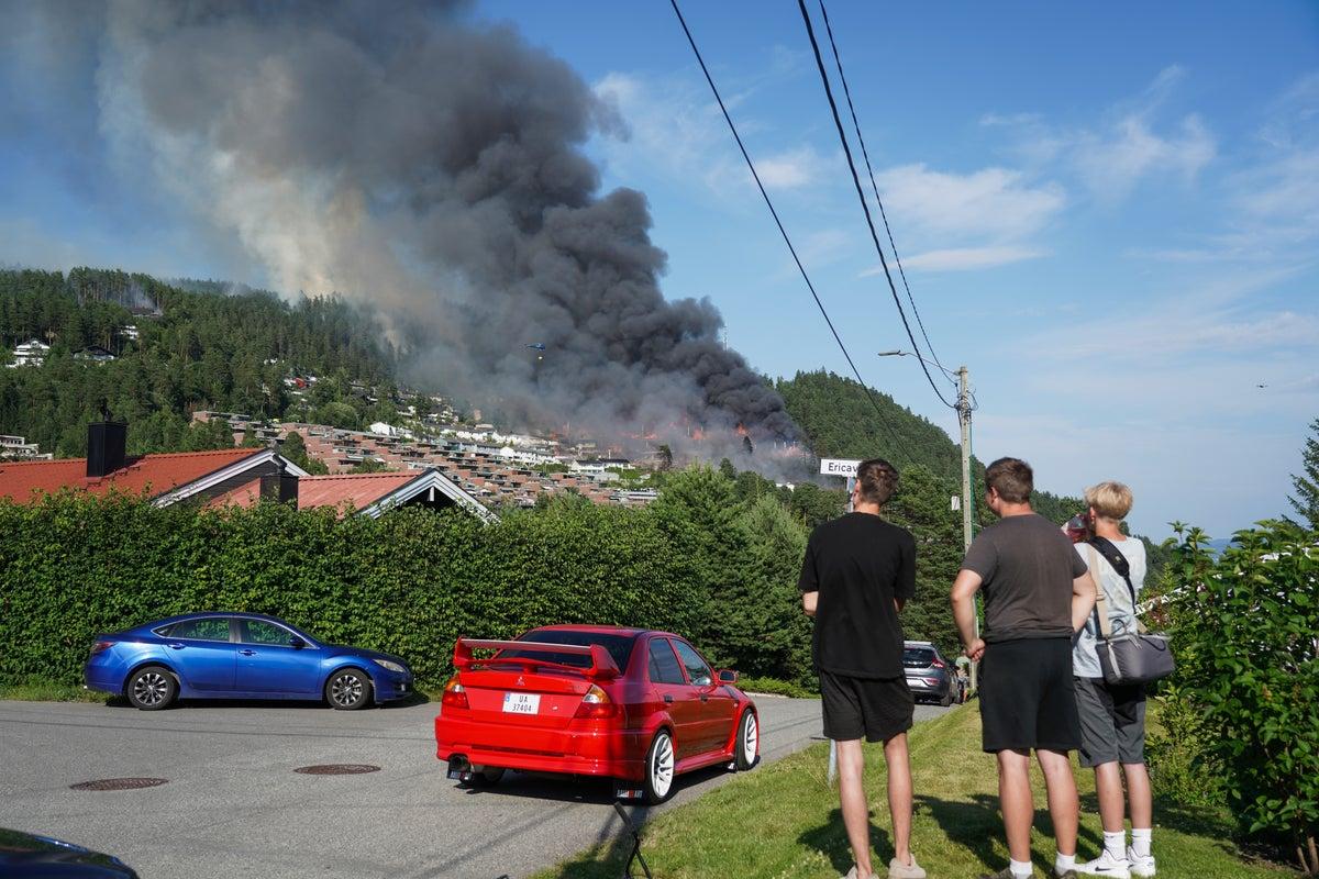 Norway’s Largest Blaze: Firefighters Struggle as 100 Homes Destroyed in Drammen Norway’s Largest Blaze: Firefighters Struggle as 100 Homes Destroyed in Drammen