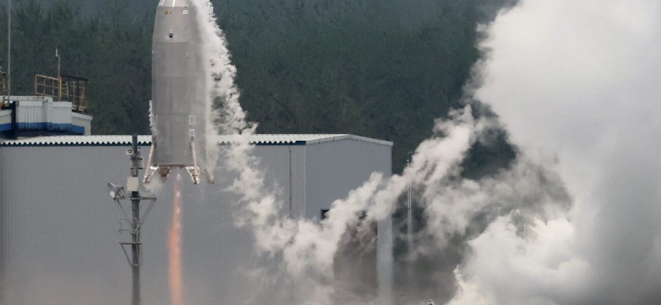 Gravity’s Grudge Match: Japan’s Reusable Rocket Ignites a Shifting Space Paradigm Gravity’s Grudge Match: Japan’s Reusable Rocket Ignites a Shifting Space Paradigm