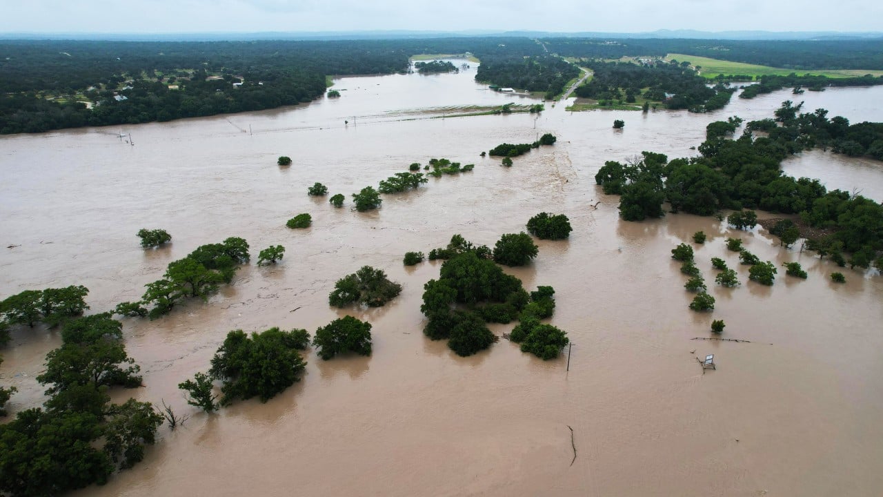 US Faces Simultaneous Floods, Heatwaves, and Wildfire Smoke Amid Aid Cuts