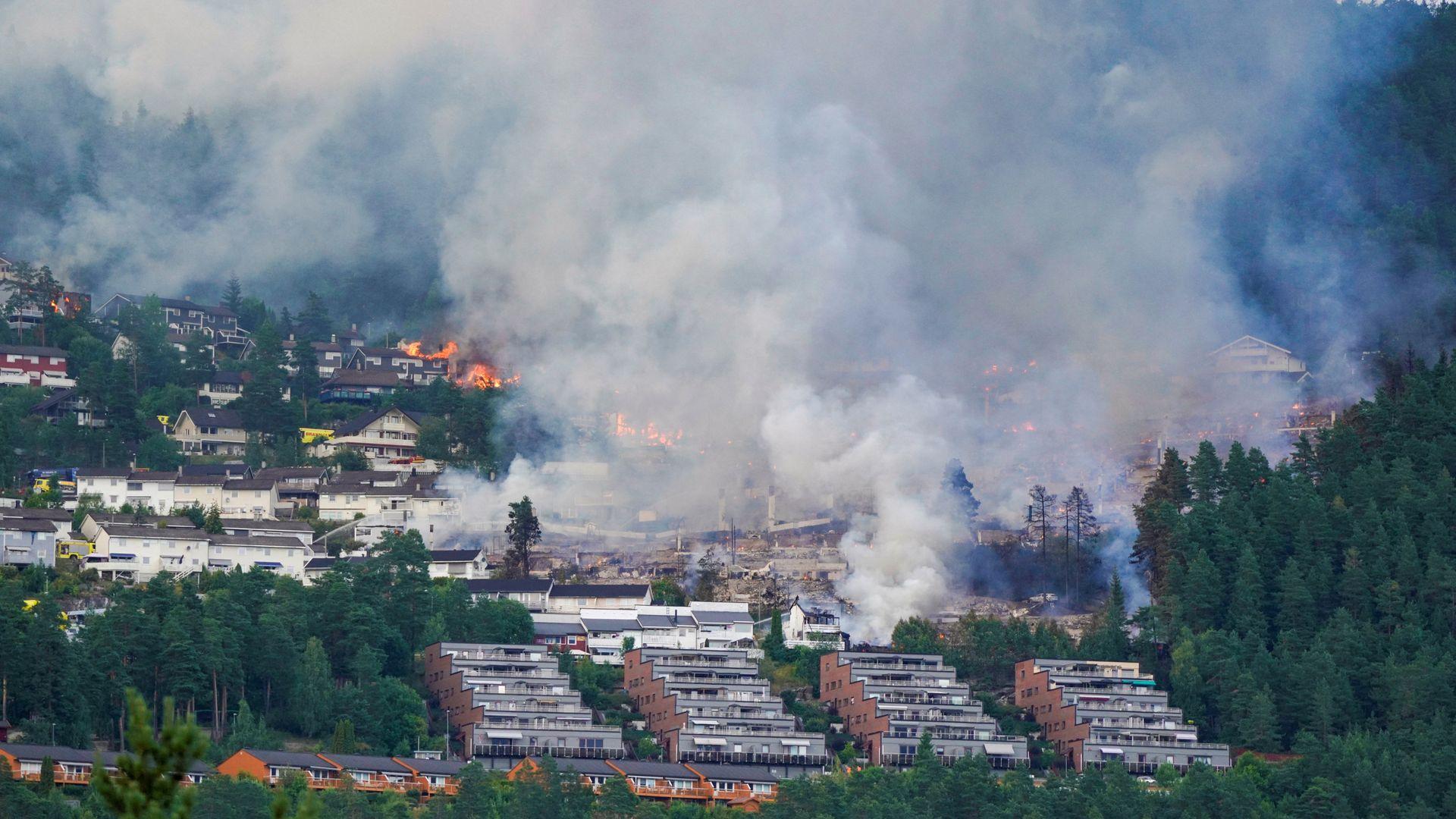 Over 100 Homes Destroyed in Norway Blaze, Firefighters Struggle to Contain Fire Over 100 Homes Destroyed in Norway Blaze, Firefighters Struggle to Contain Fire