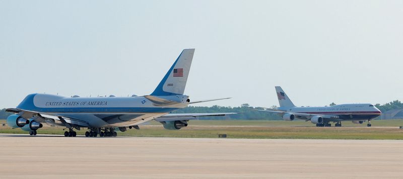 Presidential Jets, Political Gambits: Trump’s Air Force One Maneuver Raises Eyebrows, Bills Presidential Jets, Political Gambits: Trump’s Air Force One Maneuver Raises Eyebrows, Bills