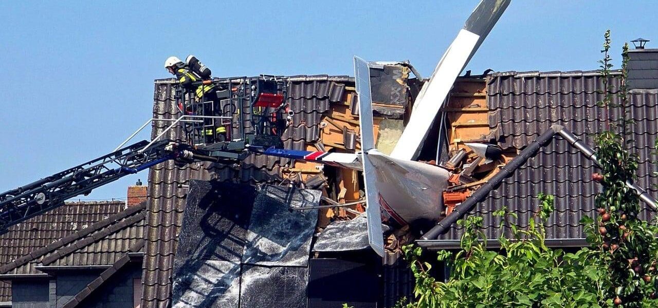 Fatal Plane Crash in Lower Saxony: One Dead as Aircraft Hits House Fatal Plane Crash in Lower Saxony: One Dead as Aircraft Hits House