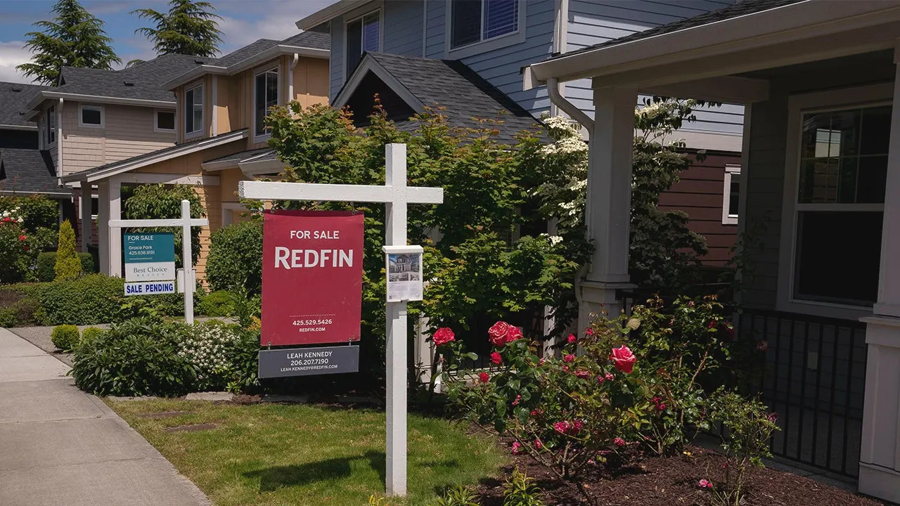 Seattle’s Silent Exodus: Middle Class Unravels as Economic ‘Survival Mode’ Grips Tech Heartland