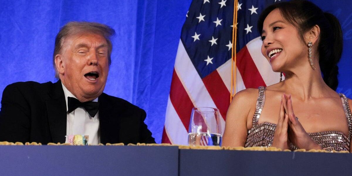 Trump Reacts Nonchalantly as Epstein Reporter Wins Awards Trump Reacts Nonchalantly as Epstein Reporter Wins Awards
