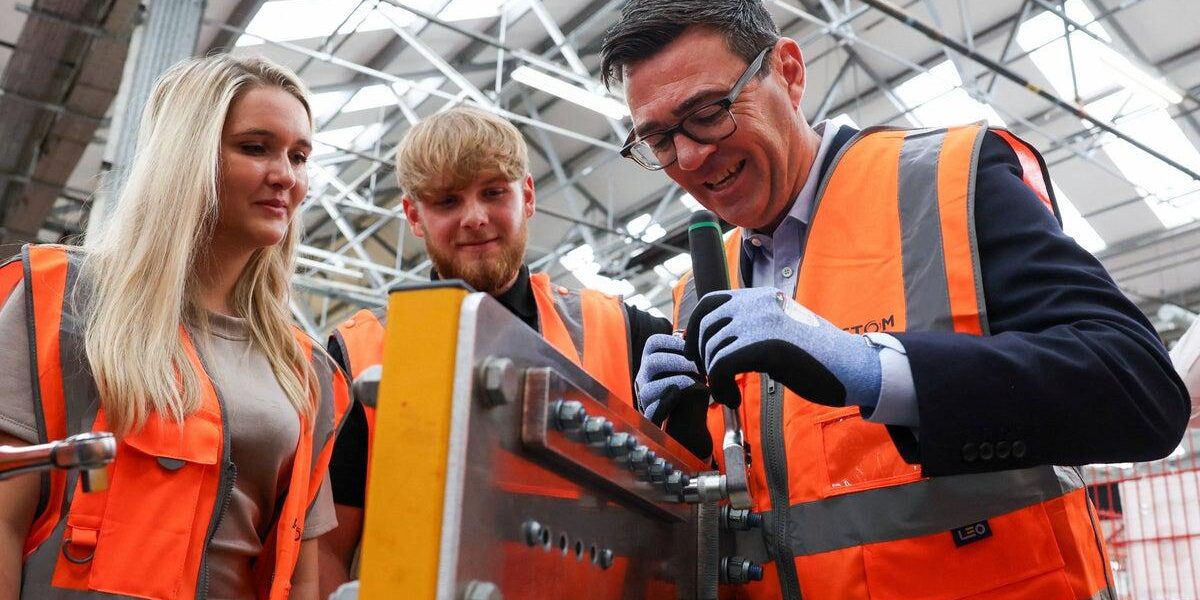 UK Ministers Offer Up to £4,500 Annually to Encourage Teen Apprenticeships UK Ministers Offer Up to £4,500 Annually to Encourage Teen Apprenticeships