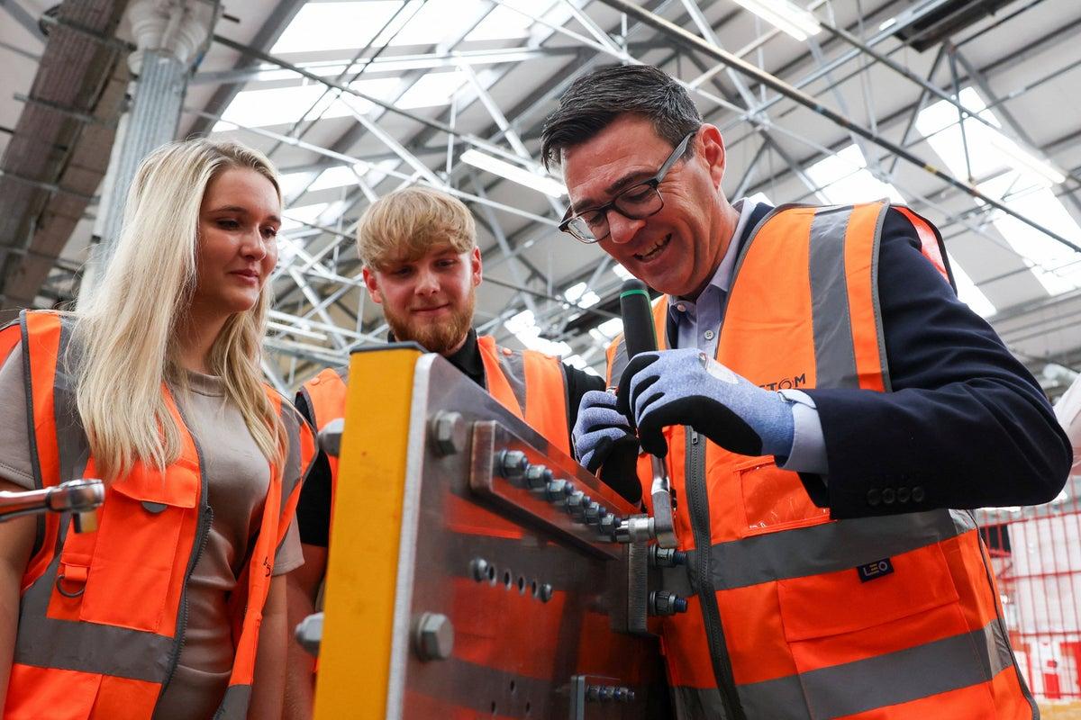 UK Ministers Offer Up to £4,500 Annually to Encourage Teen Apprenticeships UK Ministers Offer Up to £4,500 Annually to Encourage Teen Apprenticeships