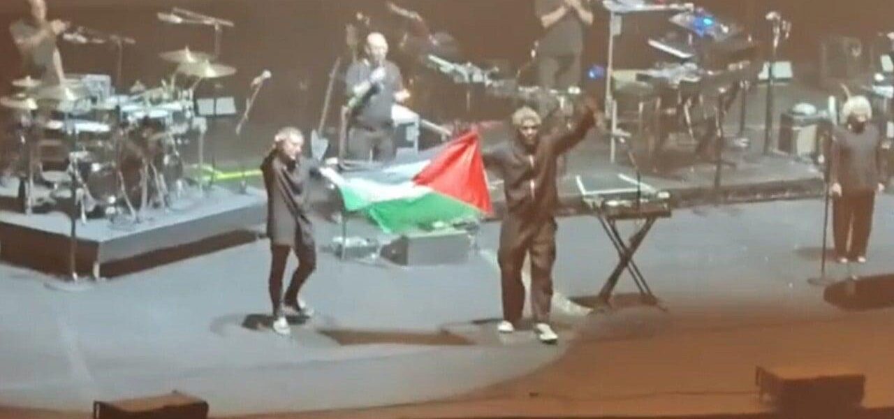 Singapore Authorities Investigate Massive Attack’s Concert Incident Singapore Authorities Investigate Massive Attack’s Concert Incident
