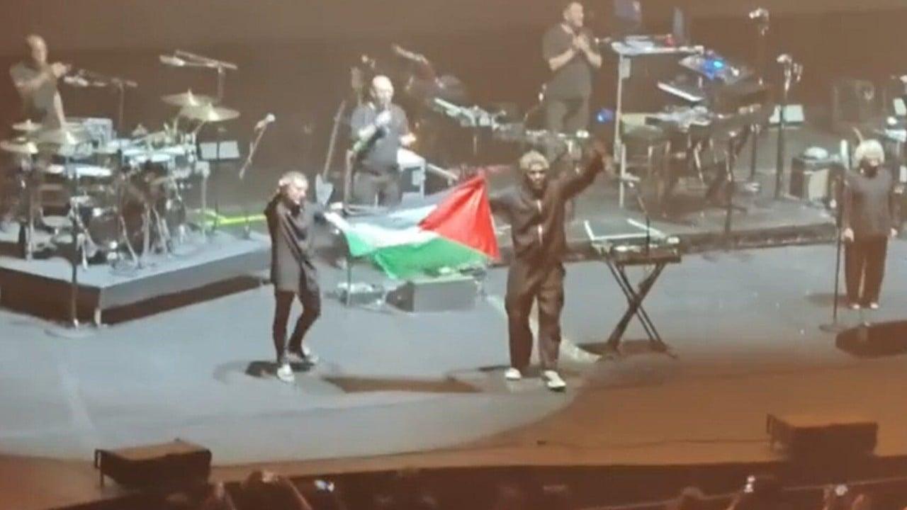 Singapore Authorities Investigate Massive Attack’s Concert Incident Singapore Authorities Investigate Massive Attack’s Concert Incident