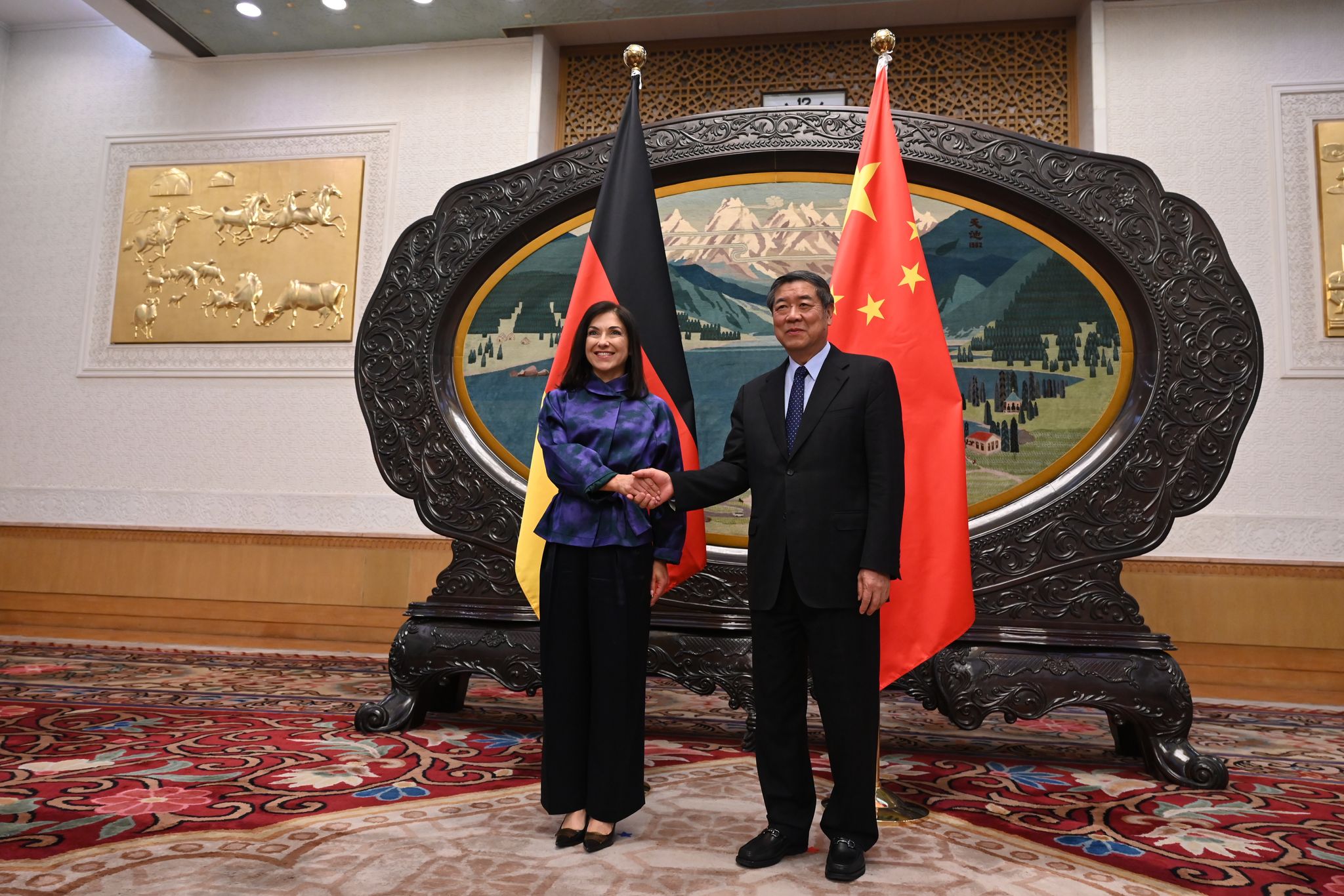 China’s Trade Push: Germany’s Geopolitical Tightrope China’s Trade Push: Germany’s Geopolitical Tightrope