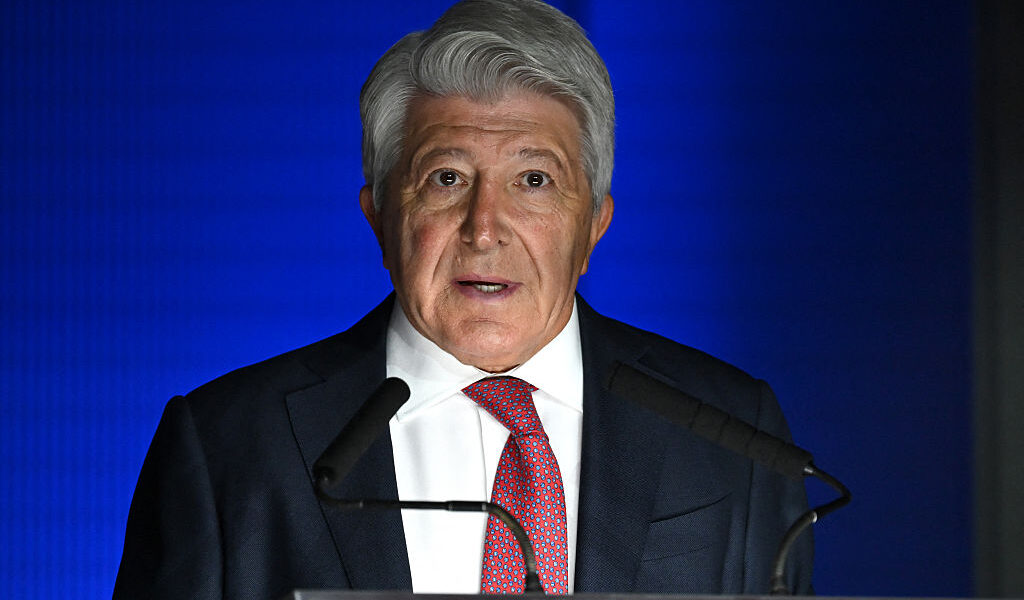 Atlético’s Cerezo in Gaffe-Filled Stand on Álvarez: A Study in High-Stakes Football Diplomacy Atlético’s Cerezo in Gaffe-Filled Stand on Álvarez: A Study in High-Stakes Football Diplomacy