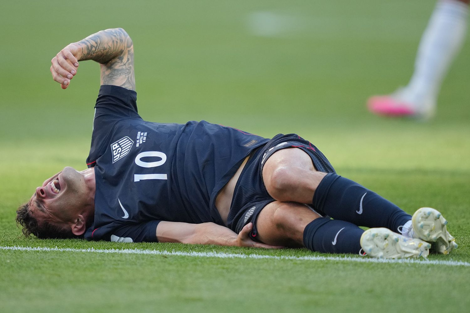 Faltered Dreams: Pulisic’s Fracture Shatters US World Cup Hopes, Exposing Deeper American Soccer Fault Lines