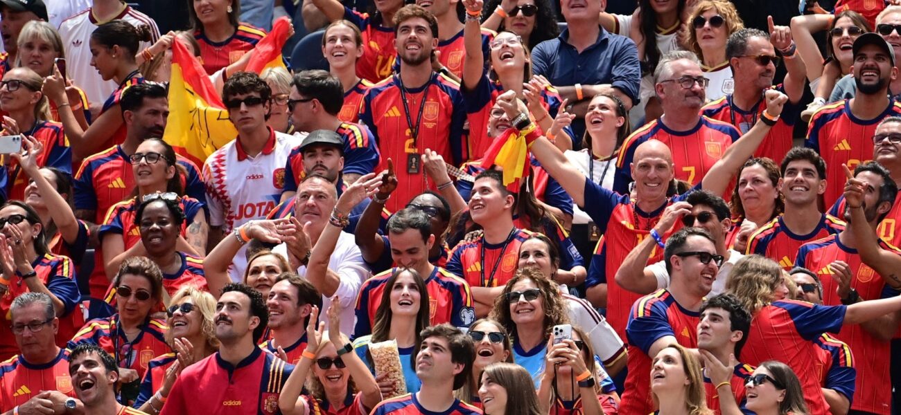 The Golden Thread and the Cheap Jersey: Unpacking Football’s Economic Hypnosis Amidst World Cup Frenzy The Golden Thread and the Cheap Jersey: Unpacking Football’s Economic Hypnosis Amidst World Cup Frenzy