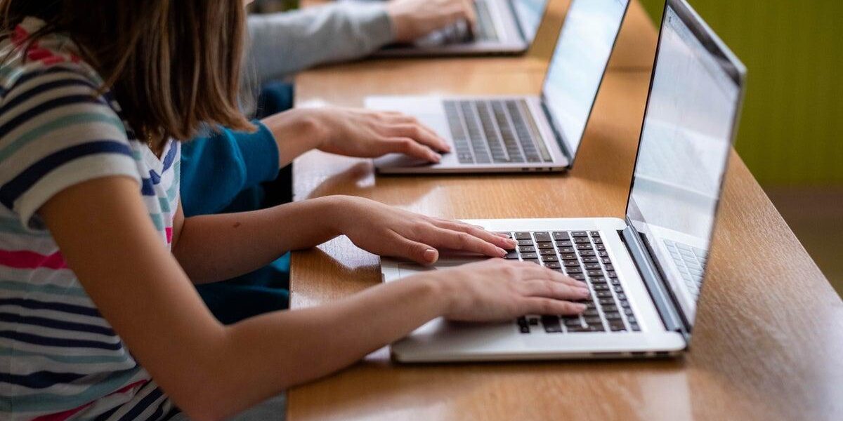 Six States Introduce Classroom Screen Time Regulations Amid Shifting Tech Policies
