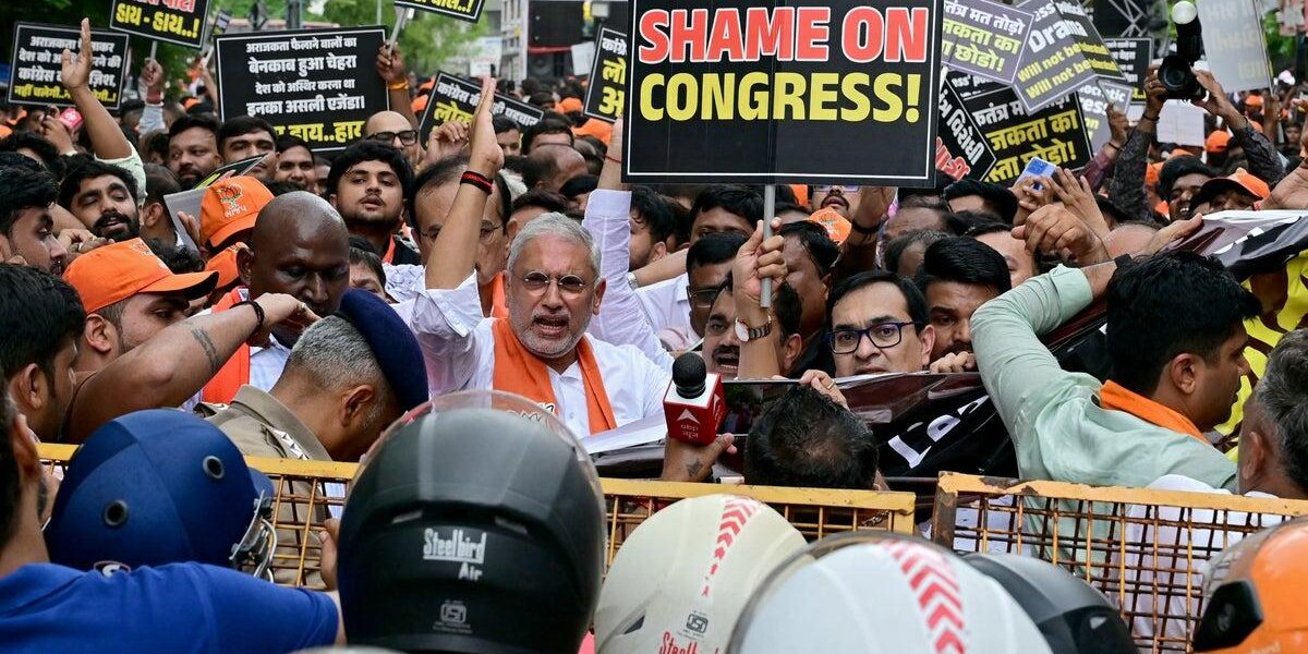 Indian Police Officer Suspended for Firing AK-47 at Student Protestors Indian Police Officer Suspended for Firing AK-47 at Student Protestors