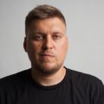 Russian Comedian Sasha Nezlobin Flees Putin’s Regime, Finds Refuge in the US