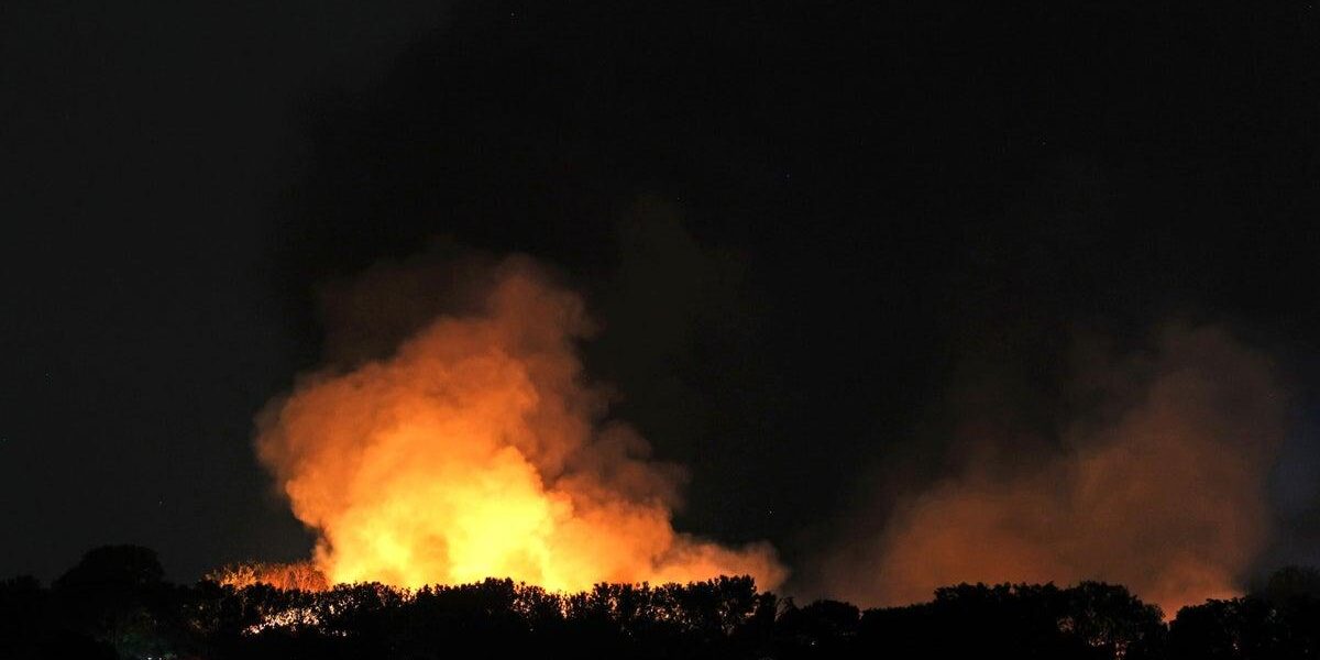Firefighters Hospitalized, Fire Engines Destroyed in Fertilizer Plant Explosion Firefighters Hospitalized, Fire Engines Destroyed in Fertilizer Plant Explosion