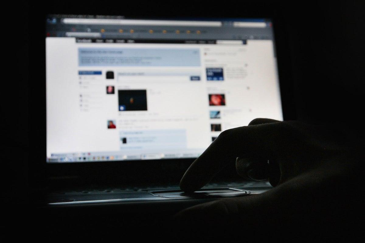 Experts Warn: Four Essential Questions Parents Must Ask Before Sharing Children’s Photos Online Experts Warn: Four Essential Questions Parents Must Ask Before Sharing Children’s Photos Online
