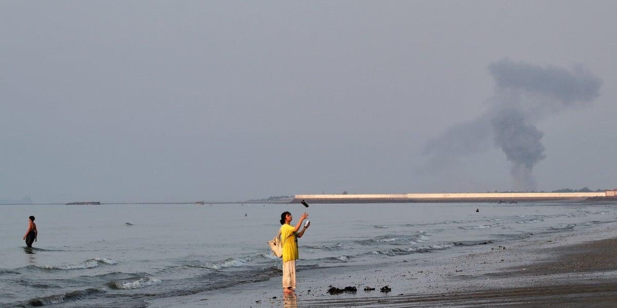 Strait of Hormuz Shipping Plummets Amid Escalating Middle East Tensions Strait of Hormuz Shipping Plummets Amid Escalating Middle East Tensions