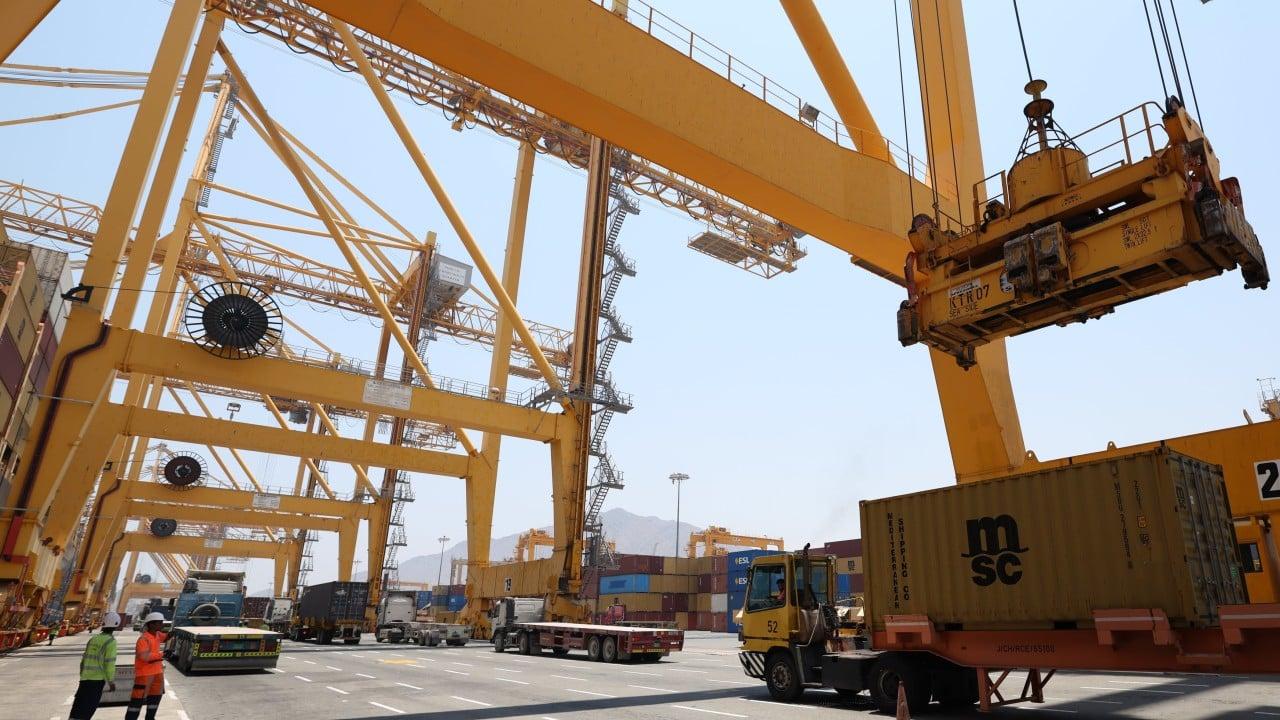 UAE Seeks Alternatives to Strait of Hormuz Amid Economic Reliance UAE Seeks Alternatives to Strait of Hormuz Amid Economic Reliance