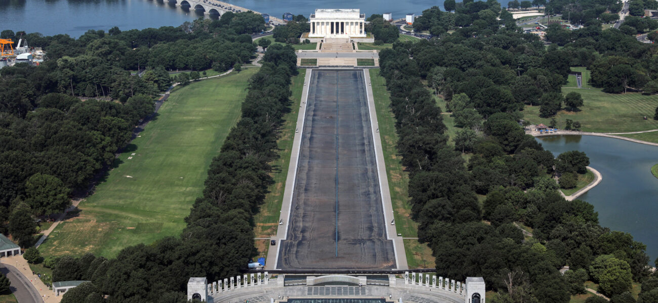 Fading Empire: National Mall’s ‘American Flag Blue’ Recedes to Grim Grey Fading Empire: National Mall’s ‘American Flag Blue’ Recedes to Grim Grey