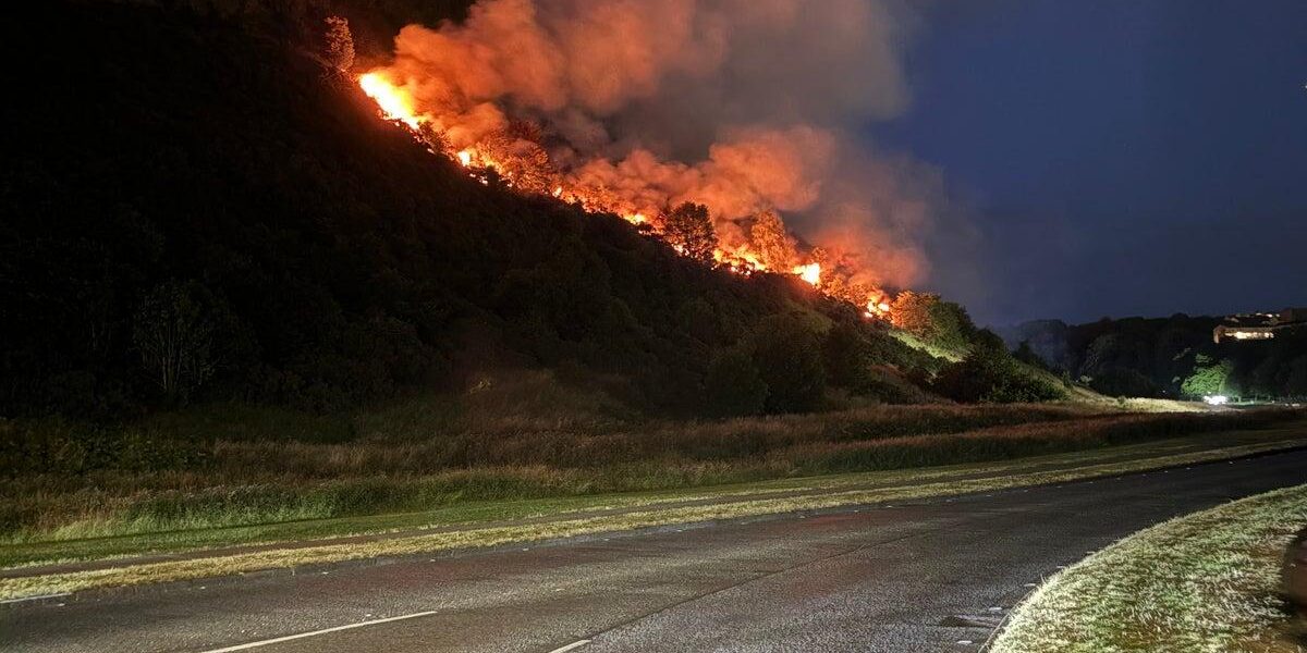 Edinburgh Fire Crews Struggle to Contain Blaze on Arthur’s Seat Edinburgh Fire Crews Struggle to Contain Blaze on Arthur’s Seat