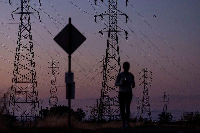 US Power Grid Crisis: Millions Face Blackouts Risk