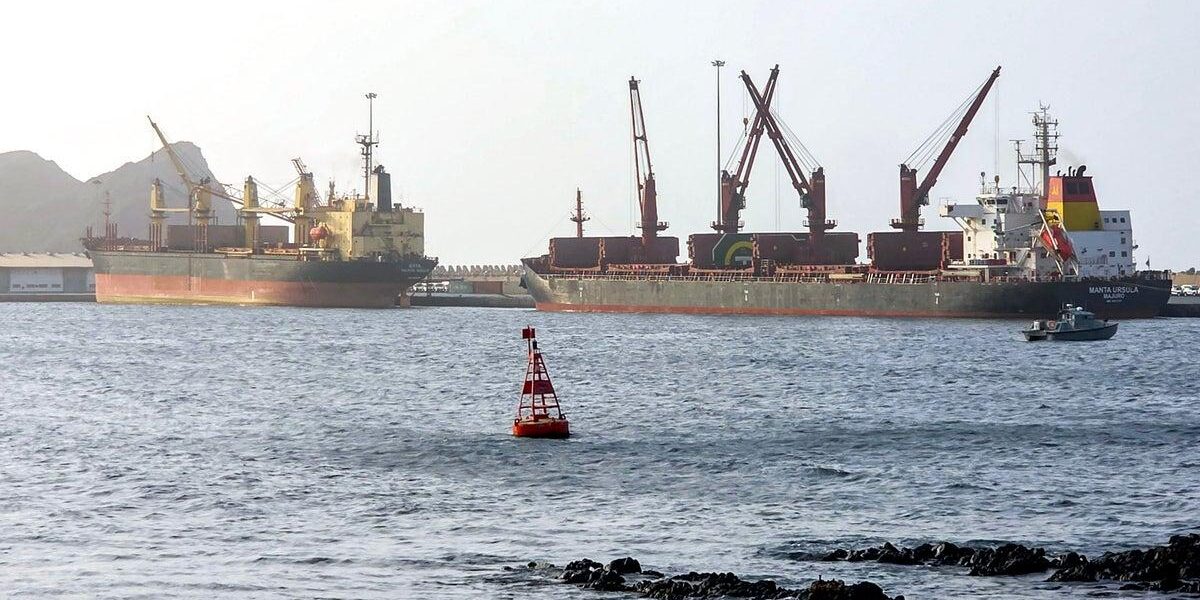 Iran-US Tensions Ease as Both Nations Pause Attacks for Talks Iran-US Tensions Ease as Both Nations Pause Attacks for Talks