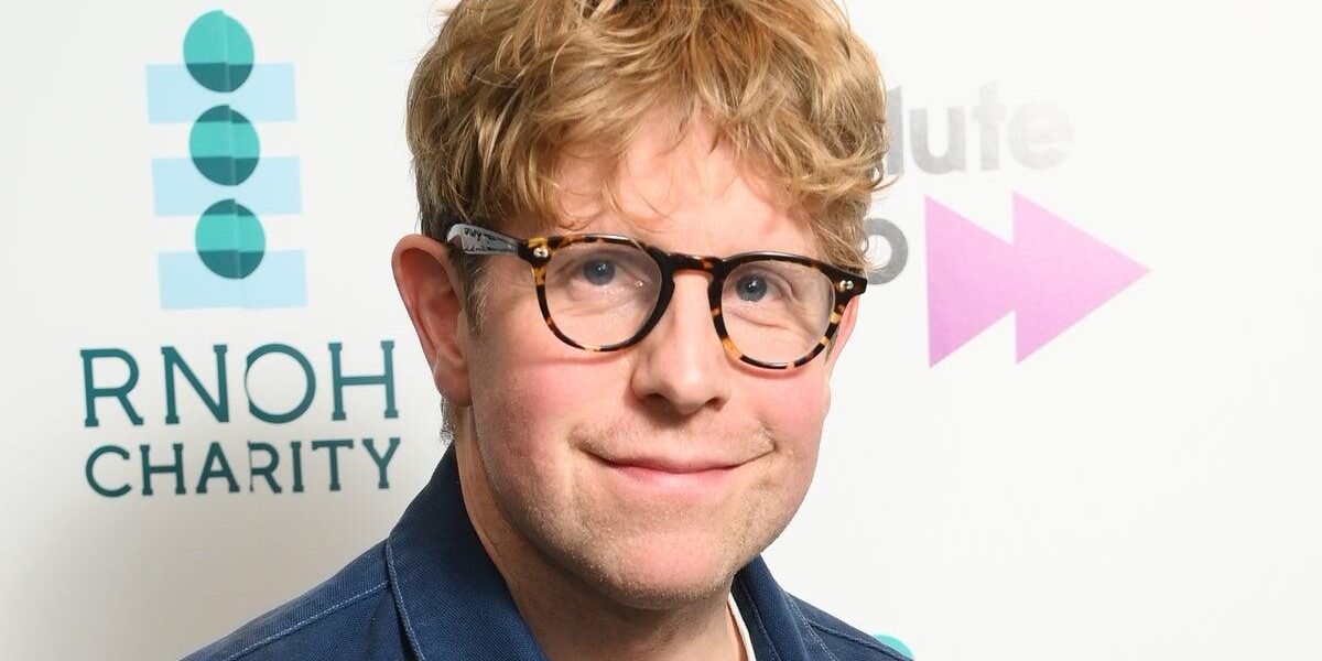 Strictly Host Josh Widdicombe Involved in Airplane Seat Dispute Strictly Host Josh Widdicombe Involved in Airplane Seat Dispute