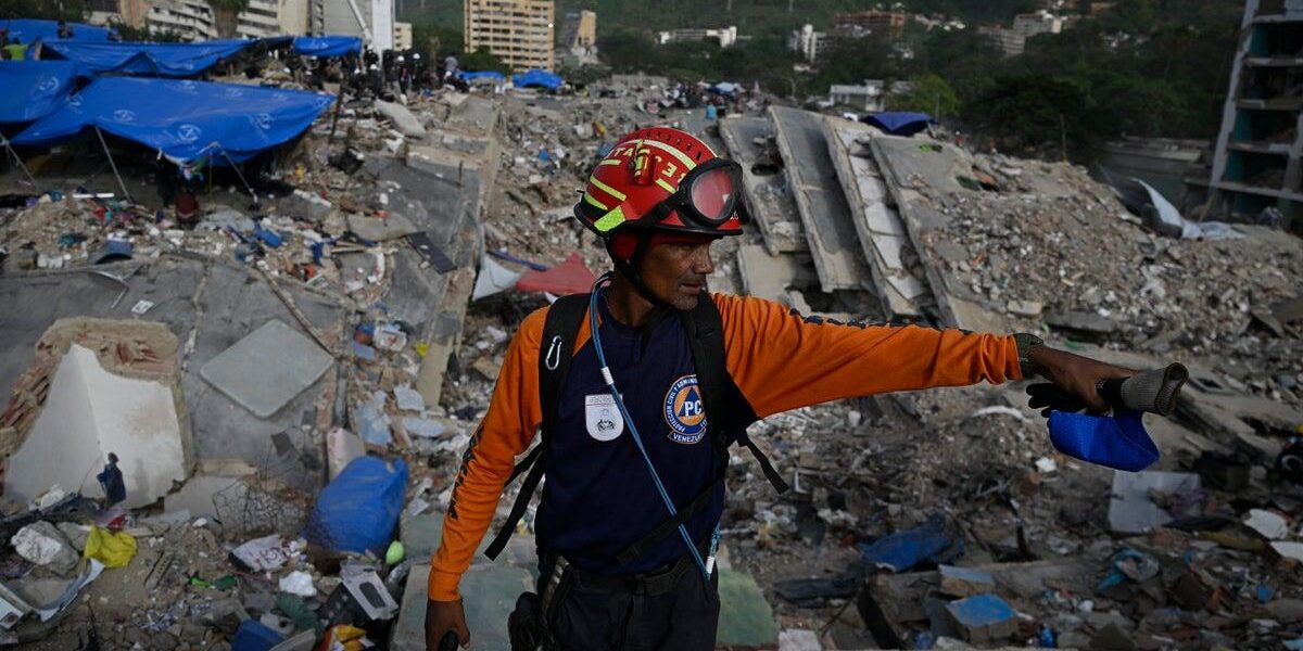Venezuela Earthquake: One Month On, Victims Still Sleep in Rubble Venezuela Earthquake: One Month On, Victims Still Sleep in Rubble