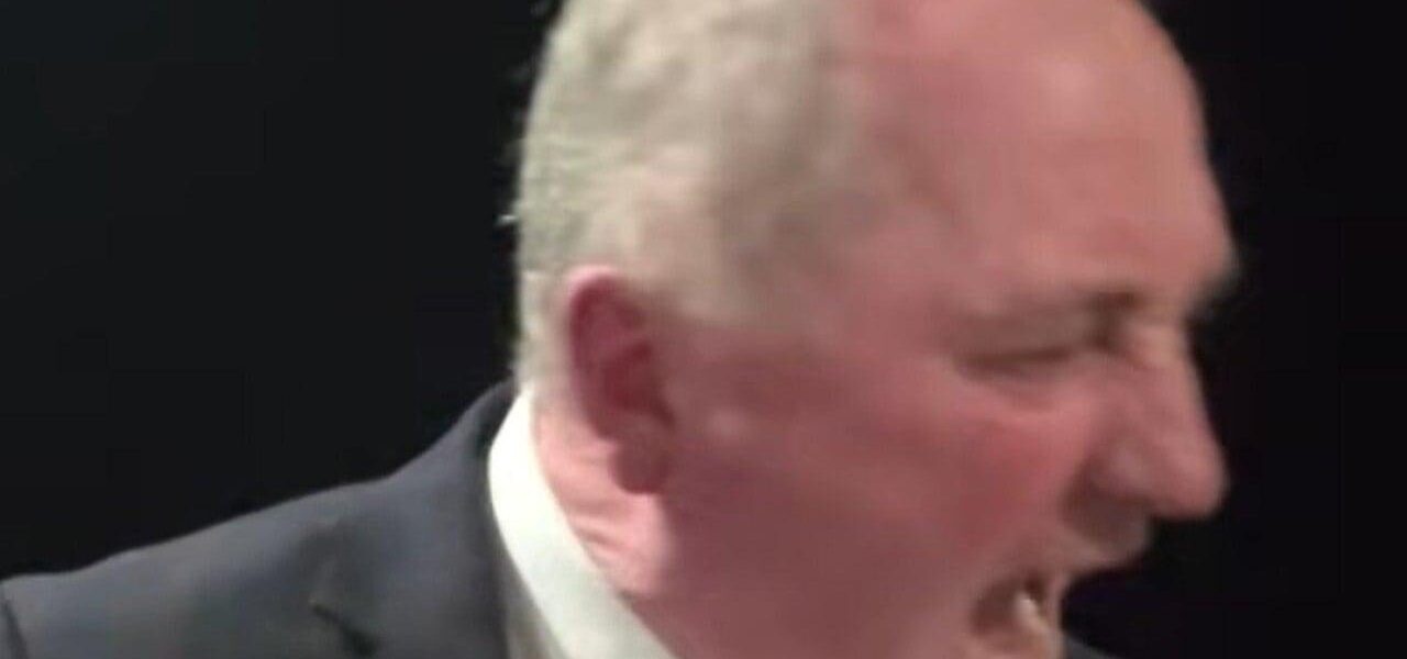 Australian Politician Barnaby Joyce Scolded Dog During Live Interview Australian Politician Barnaby Joyce Scolded Dog During Live Interview