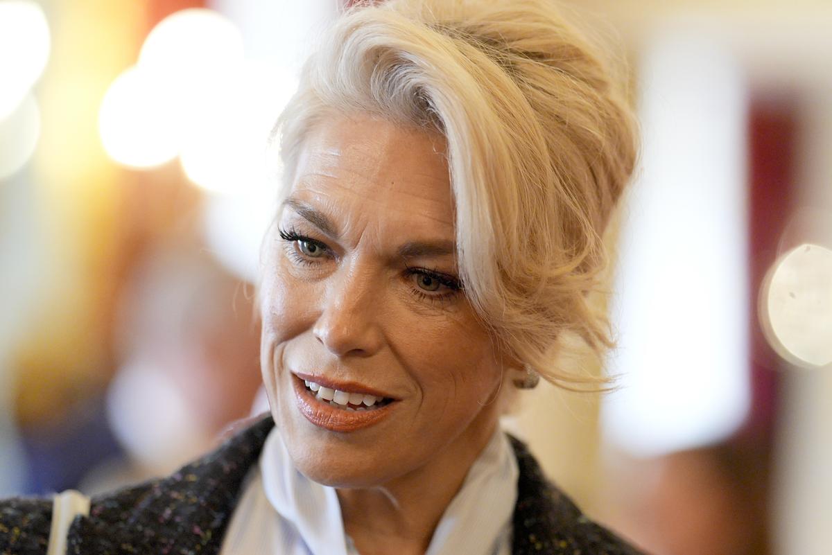 Hannah Waddingham Addresses Viral Oliviers Photographer Incident Hannah Waddingham Addresses Viral Oliviers Photographer Incident