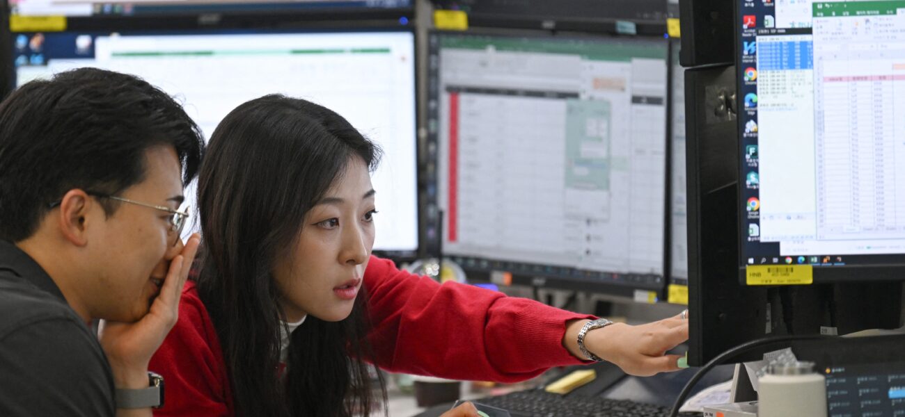 Seoul’s Tech Throne Trembles: Chip Boom’s End? Seoul’s Tech Throne Trembles: Chip Boom’s End?