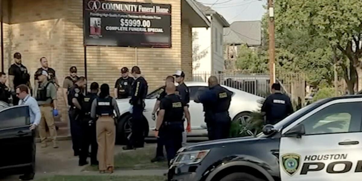 Houston Police Uncover Bucket Filled with Organs at Funeral Home Houston Police Uncover Bucket Filled with Organs at Funeral Home