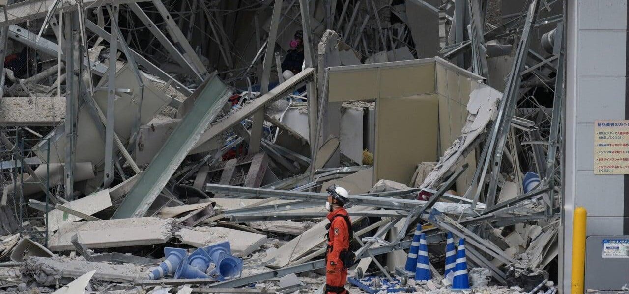 Aeon Mall Kumamoto Collapses Again Despite Earthquake-Resistant Reconstruction Aeon Mall Kumamoto Collapses Again Despite Earthquake-Resistant Reconstruction