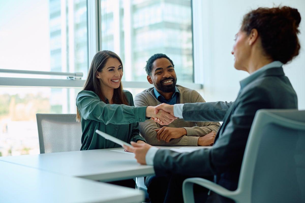 Banks Reach Out to Customers: Financial Advice and Wealth Building Insights Banks Reach Out to Customers: Financial Advice and Wealth Building Insights