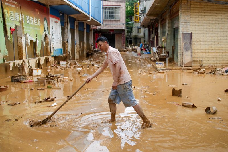 China’s Flood-Stricken Zoo: A Stark Reflection of Climate’s Unscripted Fury China’s Flood-Stricken Zoo: A Stark Reflection of Climate’s Unscripted Fury