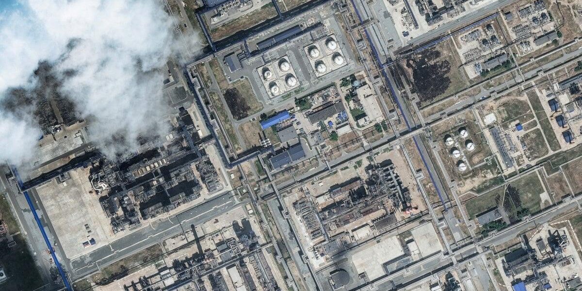 Ukraine Strikes Major Russian Oil Refinery Following Zelensky-Trump Meeting Ukraine Strikes Major Russian Oil Refinery Following Zelensky-Trump Meeting