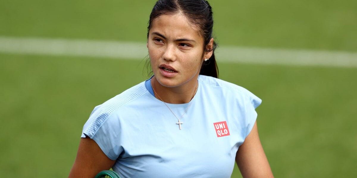 Emma Raducanu’s Injury Sidelines Her from GB Billie Jean King Cup Squad Emma Raducanu’s Injury Sidelines Her from GB Billie Jean King Cup Squad