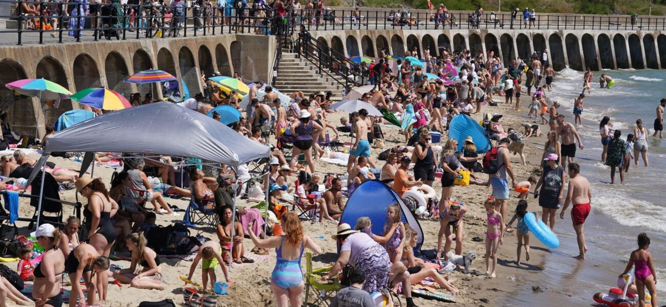 UK Braces for Fourth Heatwave as Temperatures Soar UK Braces for Fourth Heatwave as Temperatures Soar