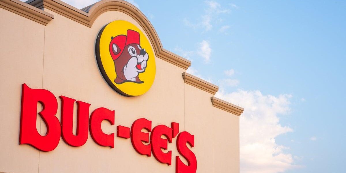Buc-ee’s Signage Clarifies Policy on Service Animals Versus Pets Buc-ee’s Signage Clarifies Policy on Service Animals Versus Pets