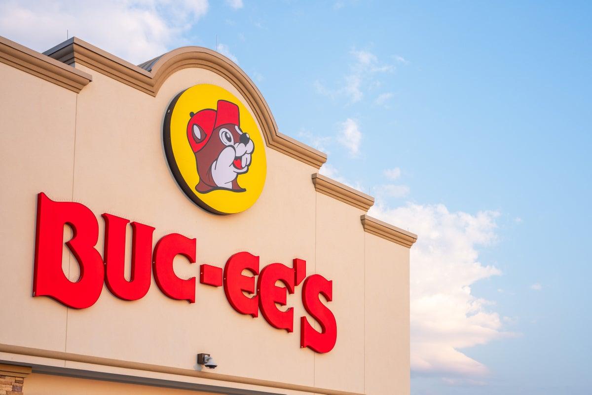 Buc-ee’s Signage Clarifies Policy on Service Animals Versus Pets Buc-ee’s Signage Clarifies Policy on Service Animals Versus Pets