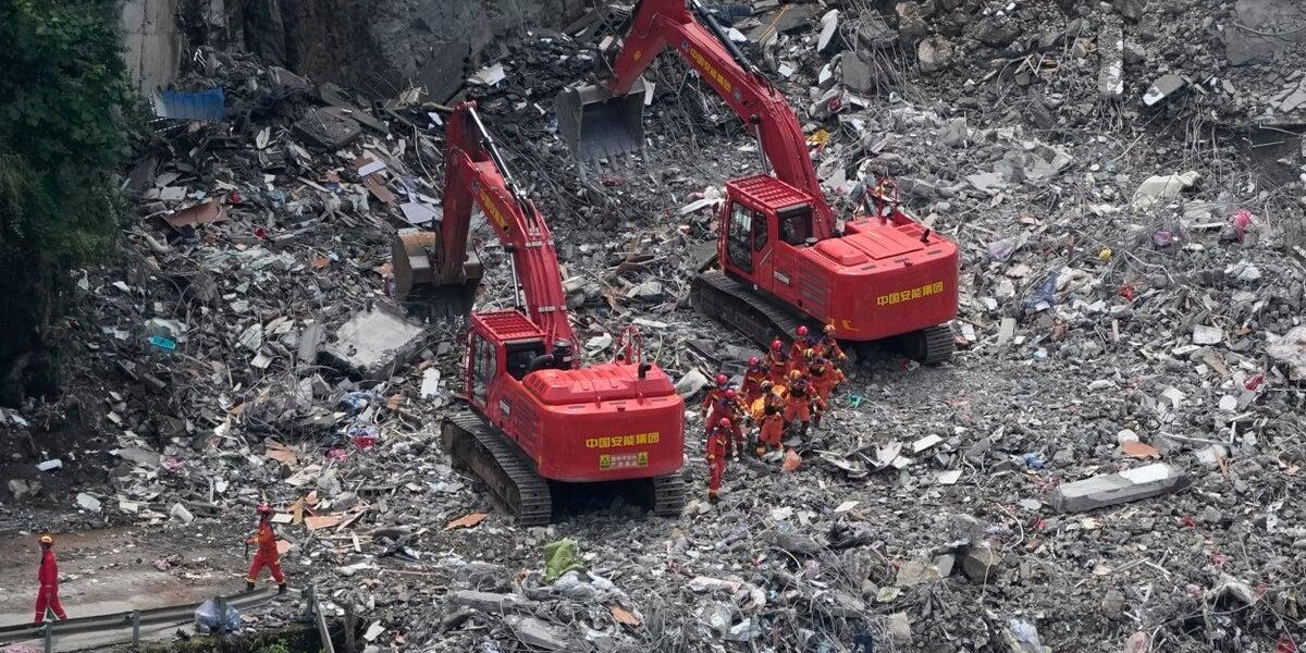 China Landslide: Rescuers Search Rubble for Survivors After 8 Confirmed Dead, 34 Missing China Landslide: Rescuers Search Rubble for Survivors After 8 Confirmed Dead, 34 Missing
