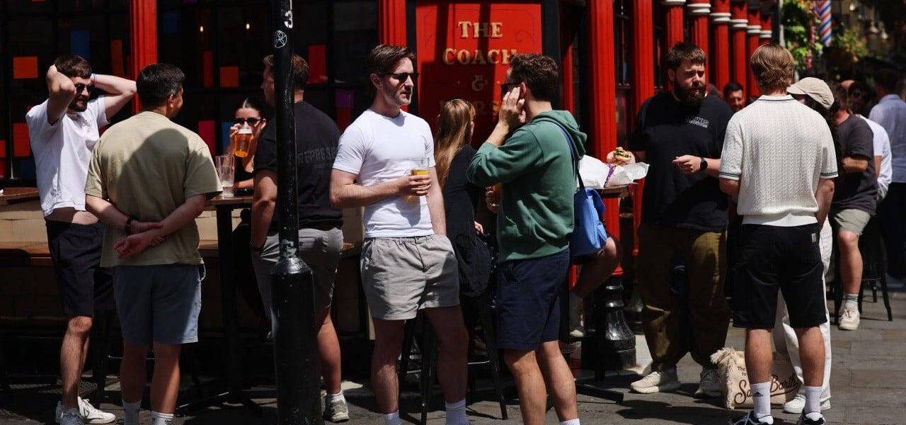 UK PM Announces Tax Relief for Pubs Amid Cost of Living Crisis UK PM Announces Tax Relief for Pubs Amid Cost of Living Crisis