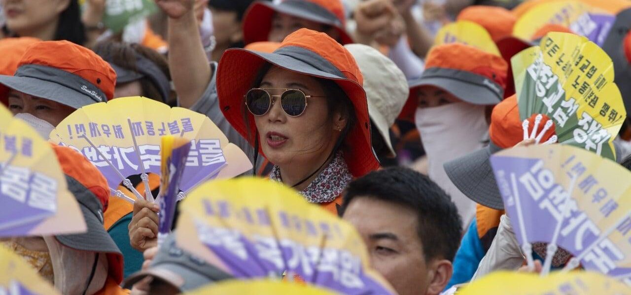 South Korean Labor Law Sparks Nationwide Bonus Demands South Korean Labor Law Sparks Nationwide Bonus Demands
